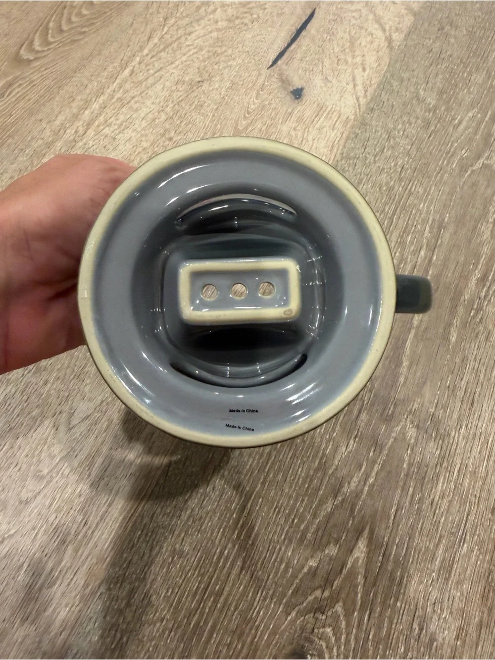 Le Creuset porcelain pour